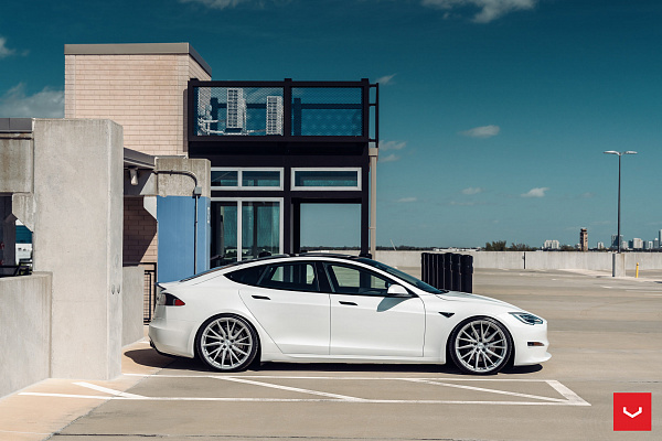 Фото дисков Vossen HF-4T Серебро на Tesla Model S