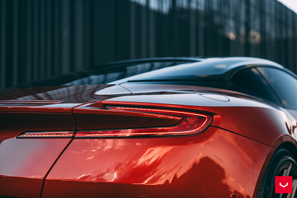Фото дисков Vossen HF-5 Сатиновая бронза на Aston Martin DB11