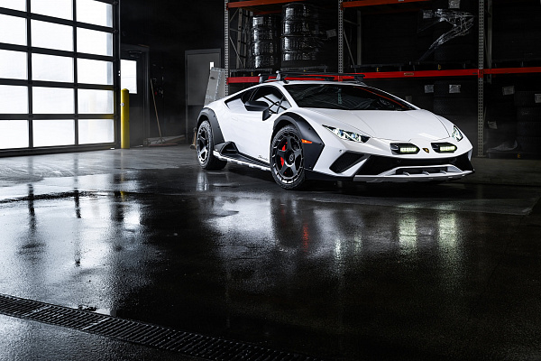 Фото дисков Brixton Forged TR04 AERO1 Черный сатин на Lamborghini Huracan