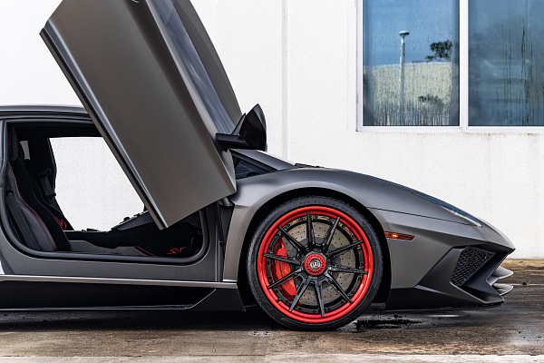 Фото дисков Strasse Wheels SV10-RS Performance Другой цвет на Lamborghini Aventador