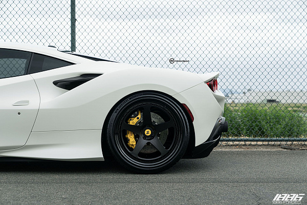 Фото дисков 1886 Wheels S005 Черный сатин на Ferrari F8