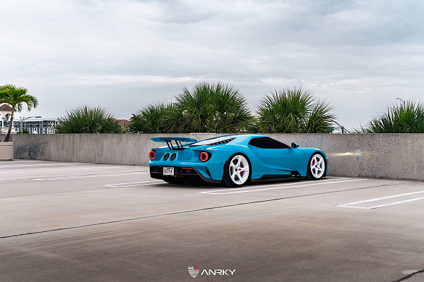 Фото дисков Anrky XR-305 Белый глянец на Ford GT II