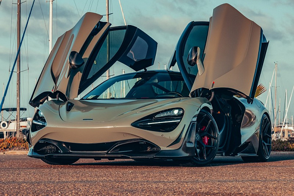Фото дисков Brixton Forged PF7 Черный сатин на McLaren 720S