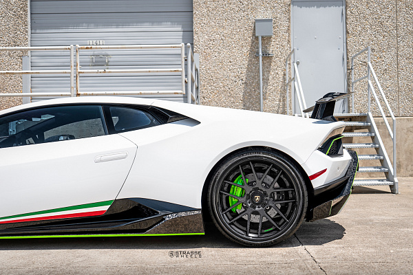 Фото дисков Strasse Wheels SM7 Deep Concave FS Другой цвет на Lamborghini Huracan