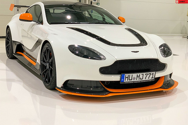 Aston Martin Vantage GT12