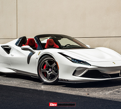 Фото дисков HRE 527 на Ferrari F8