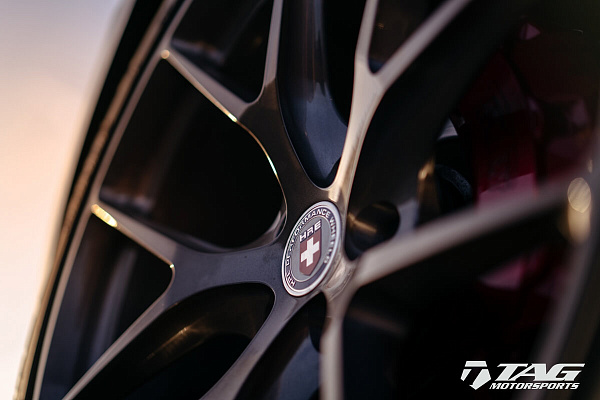 Фото дисков HRE P101 Глянцевый темный лак на Porsche Macan I