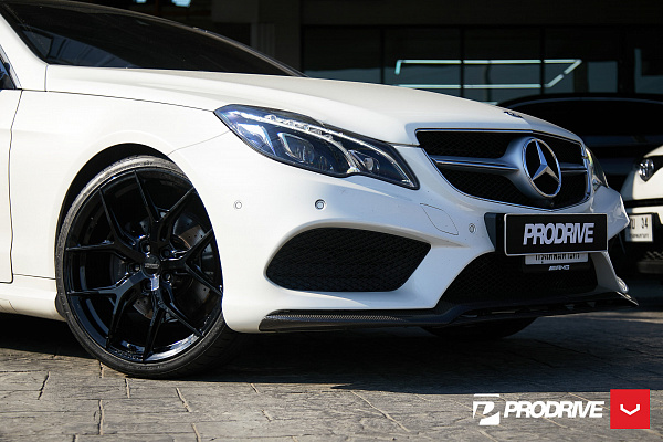 Фото дисков Vossen HF-5 Черный глянец на Mercedes-Benz E-Class (W212, S212, C207)