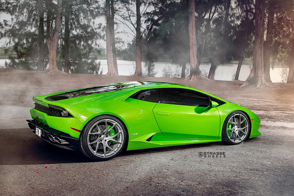 Фото дисков Strasse Wheels SM5RT Deep Concave Monoblock Сатиновый темный лак на Lamborghini Huracan