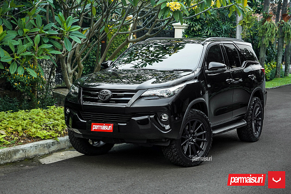 Фото дисков Vossen HF6-1 Черный сатин на Toyota Fortuner II