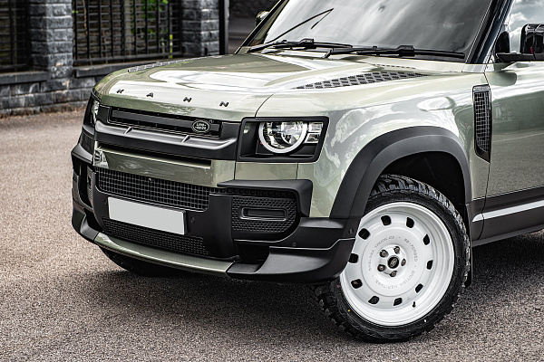 Фото дисков Kahn British Heritage RS Белый глянец на Land Rover Defender II