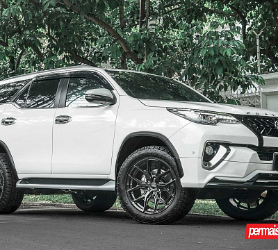 Фото дисков Vossen HF6-4 на Toyota Fortuner II
