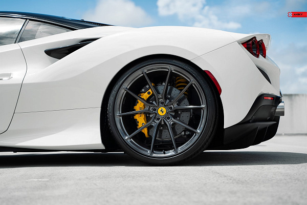 Фото дисков Anrky AN12 Глянцевый темный лак на Ferrari F8