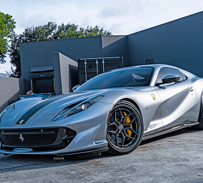 Фото дисков Strasse Wheels SV5R Deep Concave FS на Ferrari 812