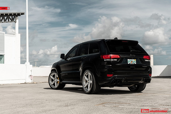 Фото дисков Anrky AN35 Сатиновый лак на Jeep Grand Cherokee IV