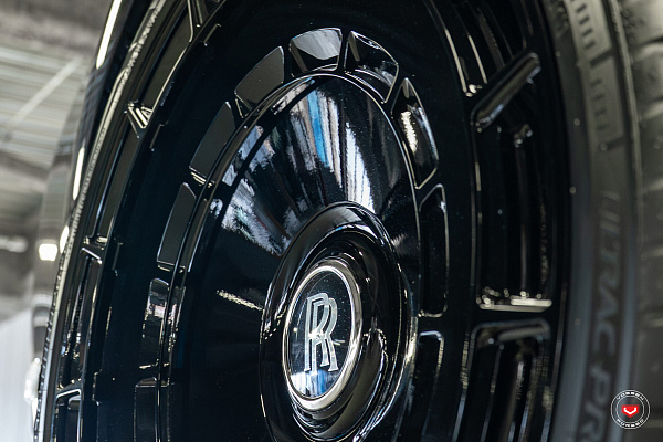 Фото дисков Vossen LC3-11 Черный глянец на Rolls-Royce Phantom