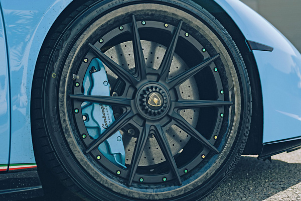 Фото дисков Savini SV10 Другой цвет на Lamborghini Huracan