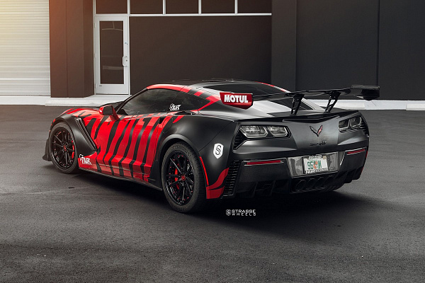 Фото дисков Strasse Wheels SV1 Deep Concave FS Черный глянец на Chevrolet Corvette C7