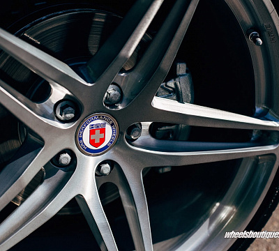 Фото дисков HRE P107 на Audi Q3 (8U)