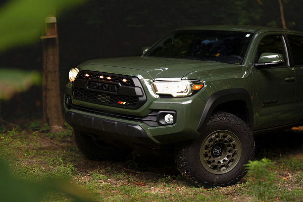 Фото дисков Black Rhino FUJI  на Toyota Tacoma III