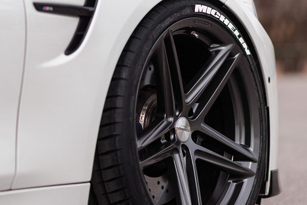 Фото дисков Vossen VFS-5 Глянцевый графит на BMW 4/M4 (F32/F82)