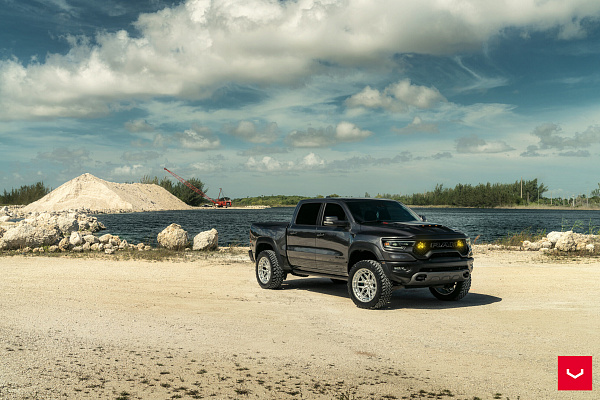 Фото дисков Vossen HFX-1 (6-Lug) Серебро на Ram 1500 V