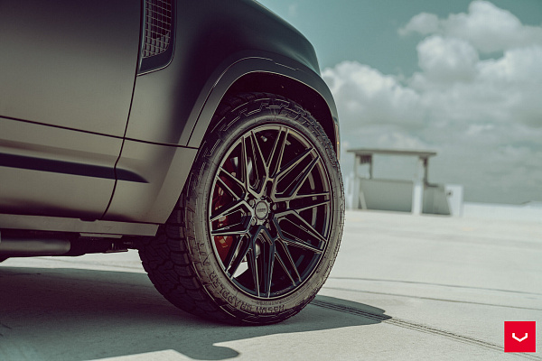 Фото дисков Vossen HF-7 Черный глянец на Land Rover Defender II