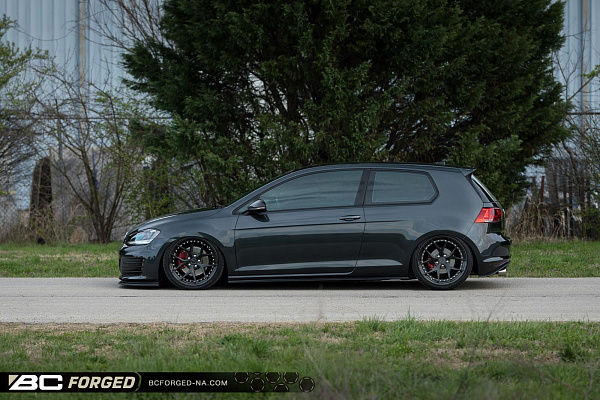 Фото дисков BC Forged HCS21 Глянцевый темный лак на Volkswagen Golf VII