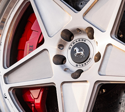 Фото дисков Strasse Wheels F5 Track на Ferrari SF90