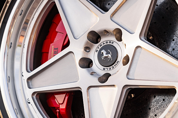 Фото дисков Strasse Wheels F5 Track Глянцевый лак на Ferrari SF90