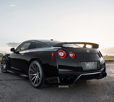 Фото дисков Strasse Wheels R10 Deep Concave Monoblock на Nissan GT-R
