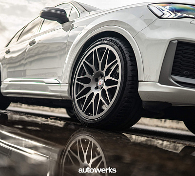 Фото дисков HRE 300M на Audi Q7 (4M)
