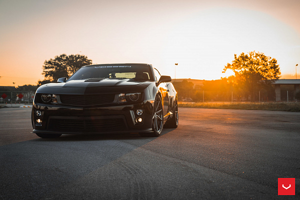 Фото дисков Vossen VFS-10 Глянцевый графит на Chevrolet Camaro V