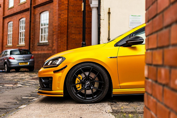 Фото дисков Bola FLE Черный глянец на Volkswagen Golf VII