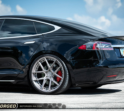 Фото дисков BC Forged HCA381 на Tesla Model S