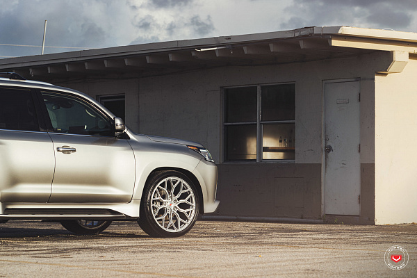 Фото дисков Vossen S17-01 Глянцевый лак на Lexus LX III