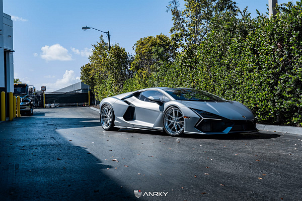 Фото дисков Anrky XR-301 Глянцевый лак на Lamborghini Revuelto