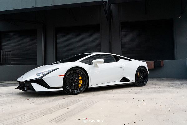 Фото дисков Anrky AN22 Черный глянец на Lamborghini Huracan