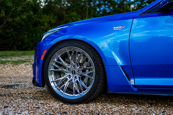 Фото дисков Rusch F11-R Полированный лак на Cadillac CT5