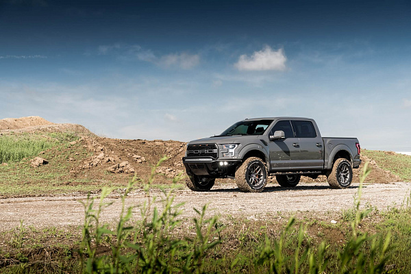 Фото дисков HRE P161 Глянцевый темный лак на Ford F-150 XIII