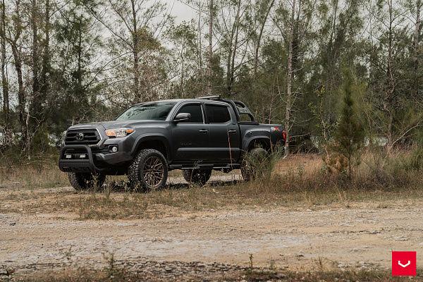 Фото дисков Vossen HF6-5 Сатиновая бронза на Toyota Tacoma III