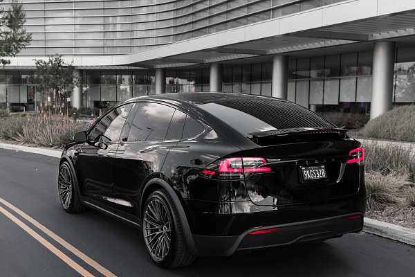 Фото дисков Brixton Forged PF20 R Сатиновый графит на Tesla Model X