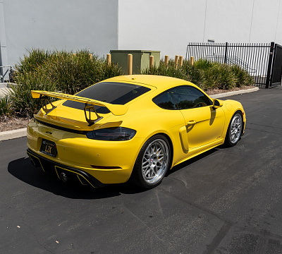 Фото дисков HRE 300 на Porsche Cayman III