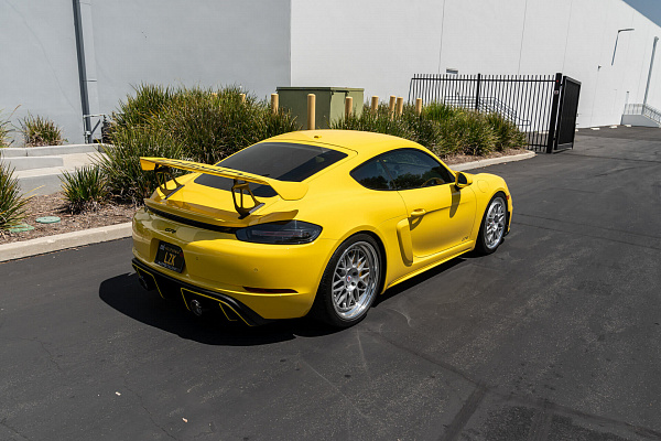 Porsche Cayman GT4