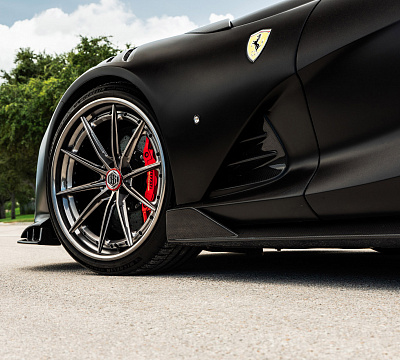Фото дисков 1886 Wheels G010 на Ferrari 812
