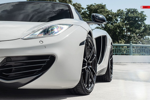 Фото дисков Anrky AN24 Черный глянец на McLaren 12C