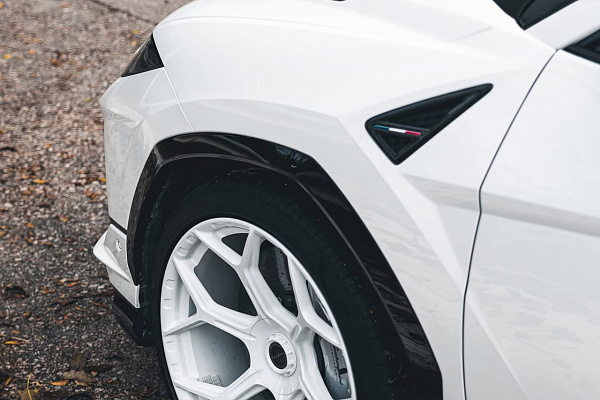 Фото дисков Brixton Forged MW03 Белый глянец на Lamborghini Urus