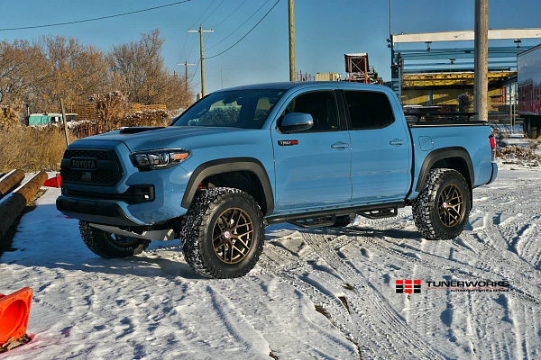Фото дисков HRE P161 Сатиновая бронза на Toyota Tacoma III