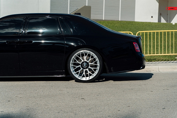 Фото дисков Anrky RF-277 Глянцевый лак на Rolls-Royce Phantom
