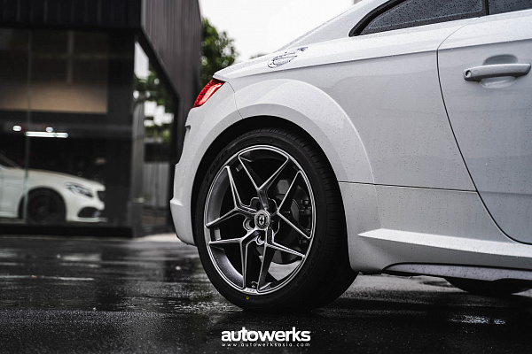 Фото дисков HRE FF11 Глянцевый графит на Audi TT (8S)